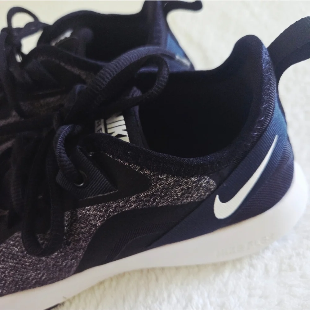 Nike ✨️ Women's Black and White Running Shoes Size 7.5